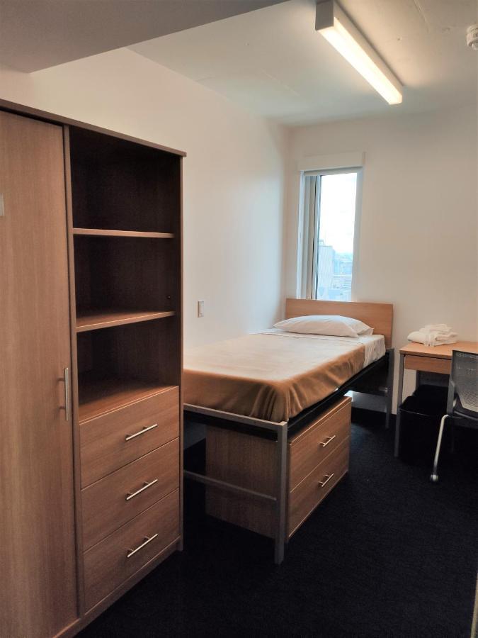 Toronto Metropolitan University-Daphne Cockwell Complex Residence 외부 사진