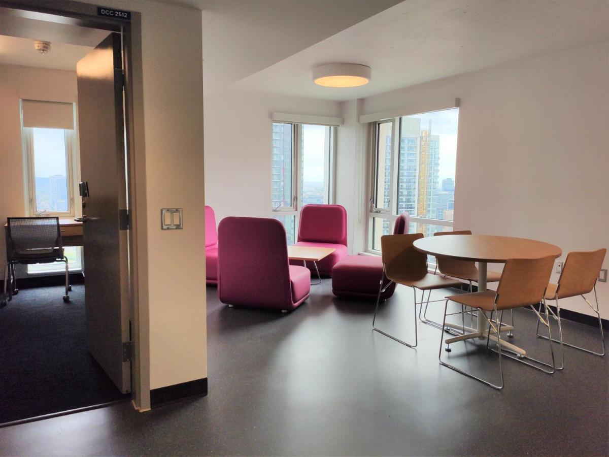 Toronto Metropolitan University-Daphne Cockwell Complex Residence 외부 사진