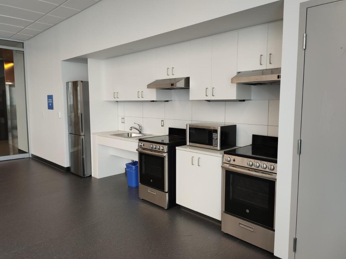 Toronto Metropolitan University-Daphne Cockwell Complex Residence 외부 사진