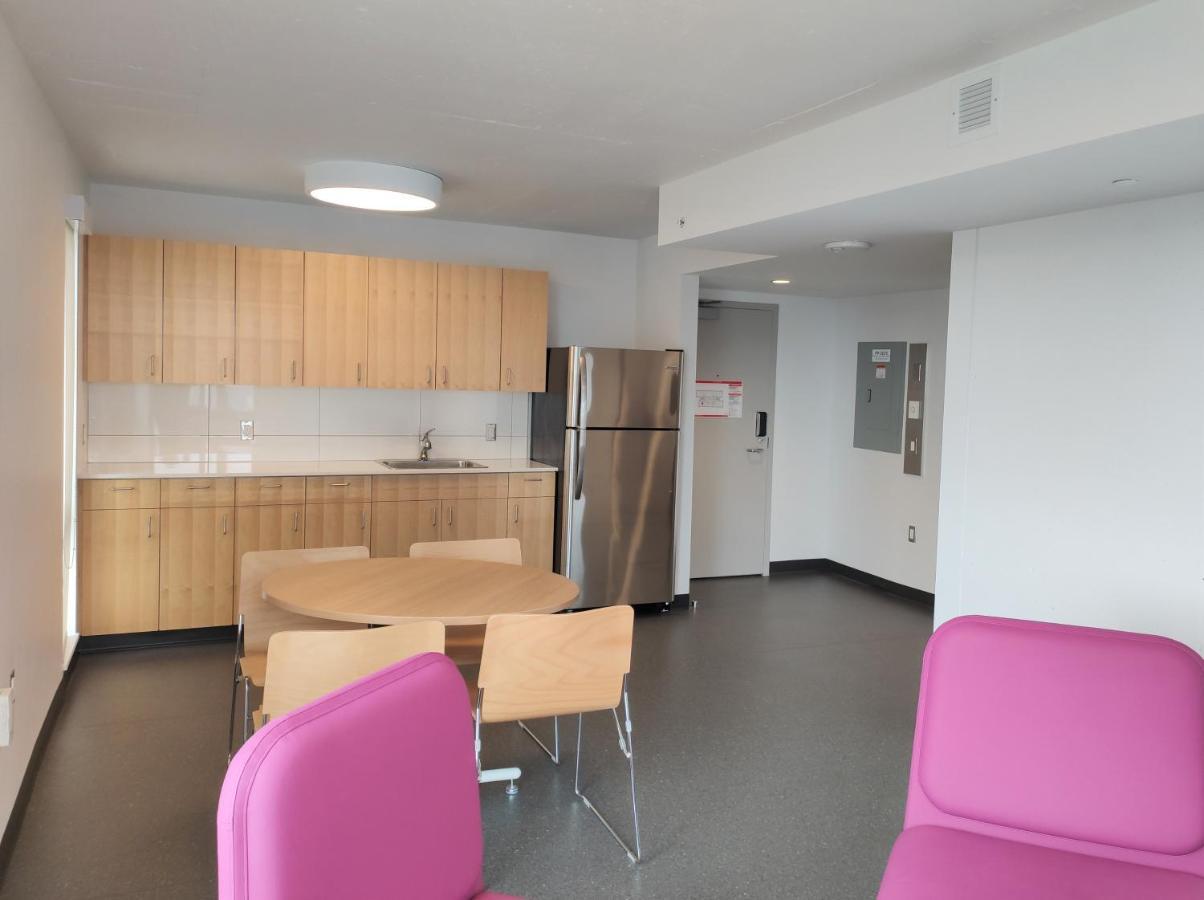 Toronto Metropolitan University-Daphne Cockwell Complex Residence 외부 사진