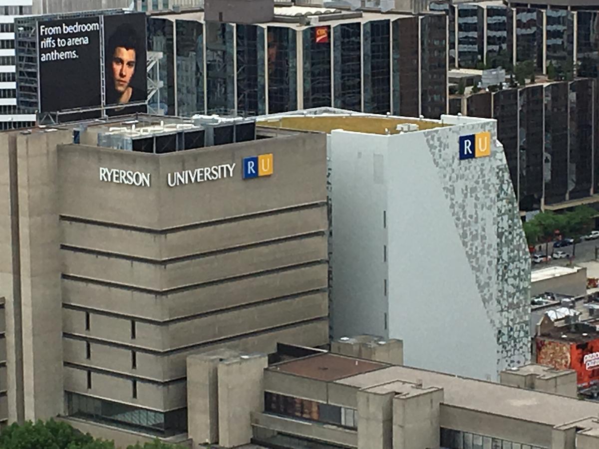 Toronto Metropolitan University-Daphne Cockwell Complex Residence 외부 사진