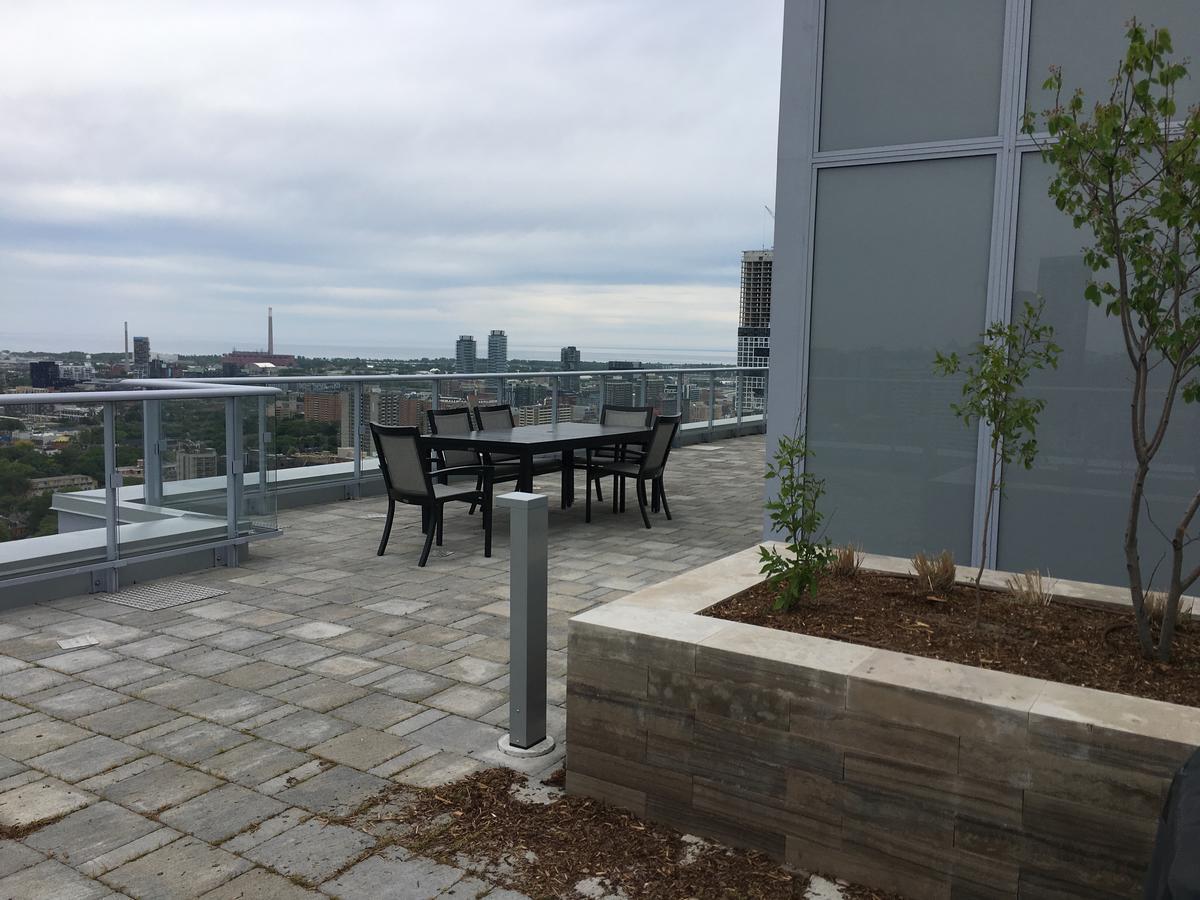 Toronto Metropolitan University-Daphne Cockwell Complex Residence 외부 사진