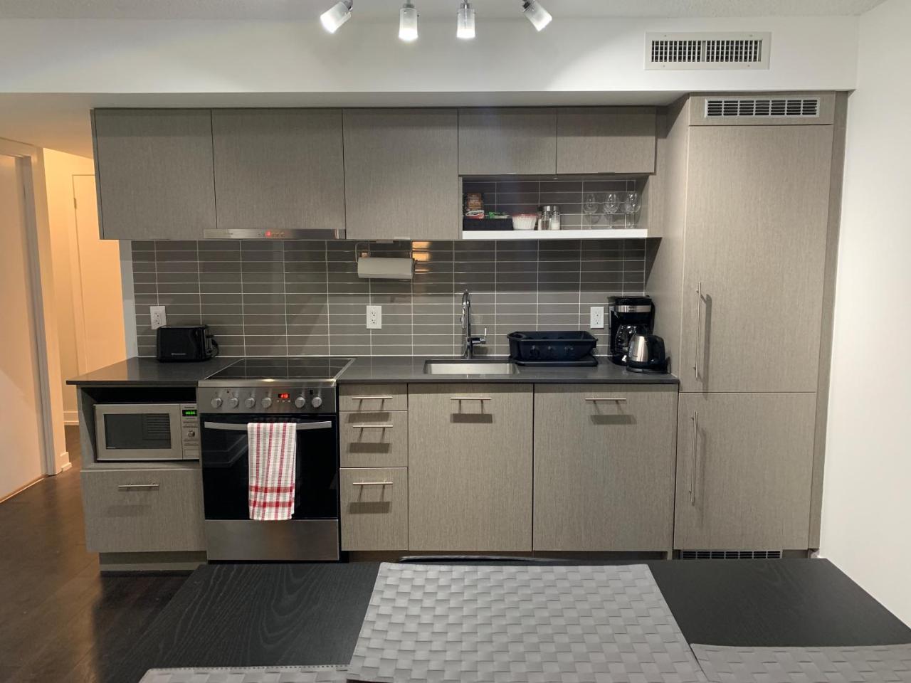 Toronto Metropolitan University-Daphne Cockwell Complex Residence 외부 사진