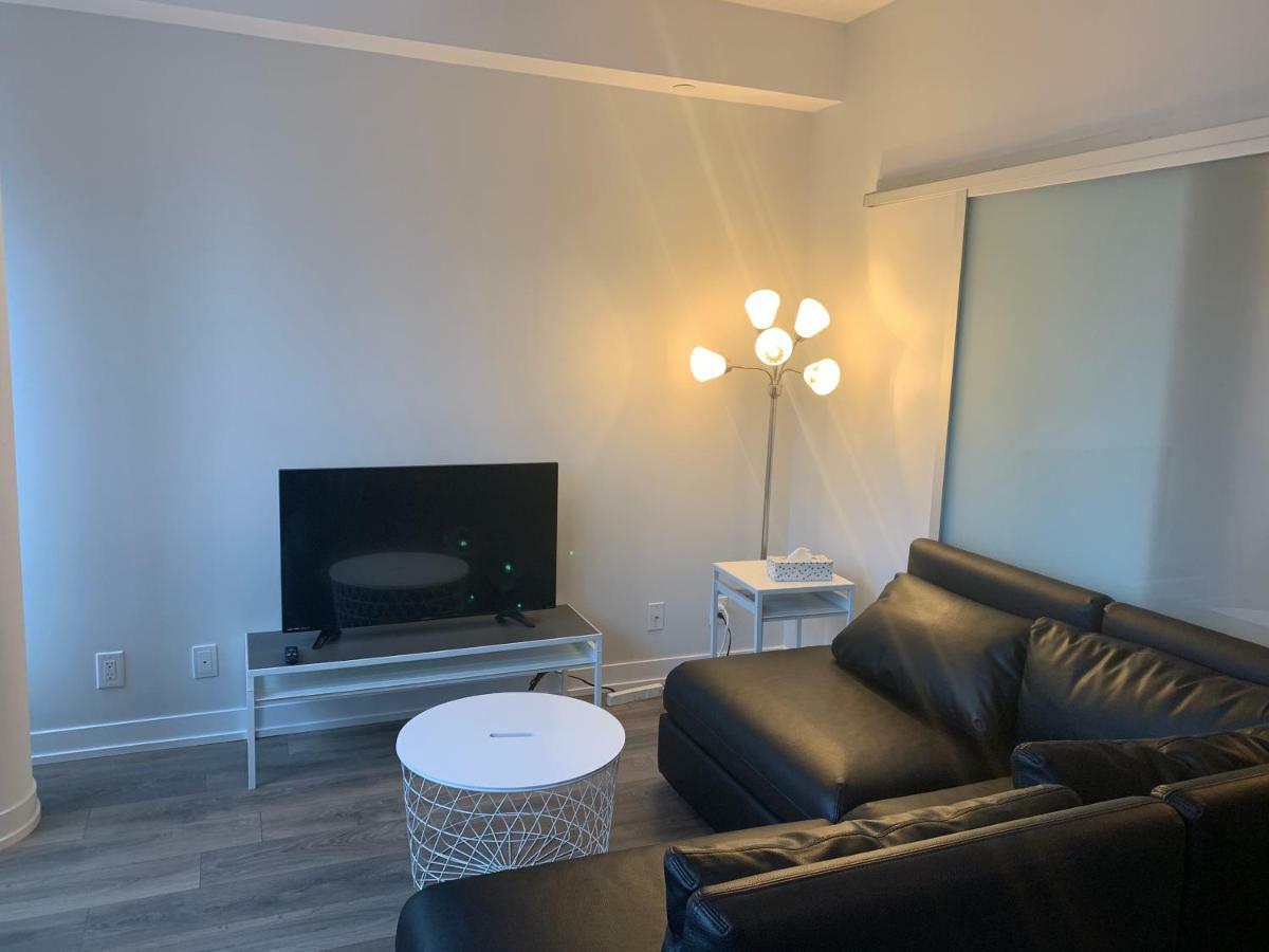 Toronto Metropolitan University-Daphne Cockwell Complex Residence 외부 사진